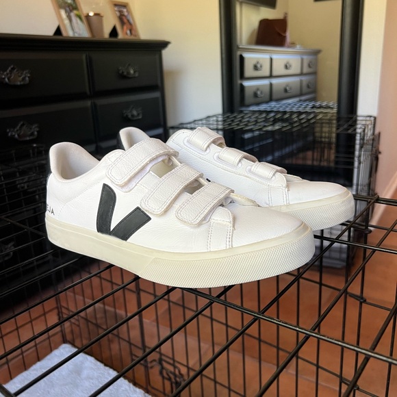 Veja Velcro Sneakers - Picture 4 of 8
